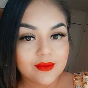 Meet your Posher, Claudia